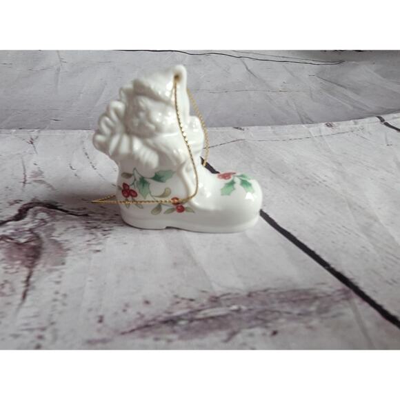 Pfaltzgraff Winterberry Cat in Stocking Christmas Ornament - Picture 1 of 7